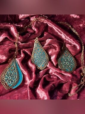 Monet Elegant Gold Pendant Necklace with Matching Earrings